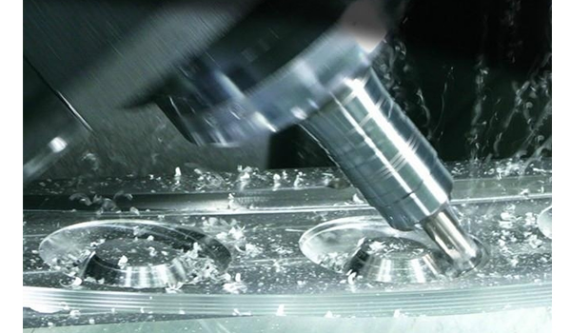 河北穩(wěn)壓器：解決金屬加工遇到的電壓?jiǎn)栴}